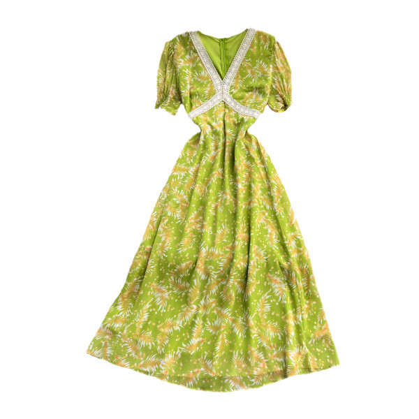 Lillemustri ja pitsiga suvekleit