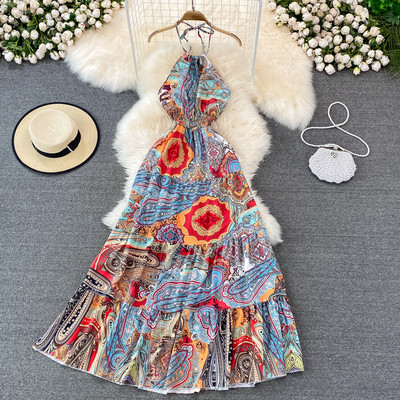 Kolmes värvitoonis rihmadega naiste kleit