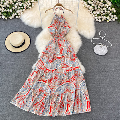 Kolmes värvitoonis rihmadega naiste kleit