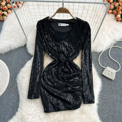 Moodne naiste kleit litrite ja spitsikaelusega