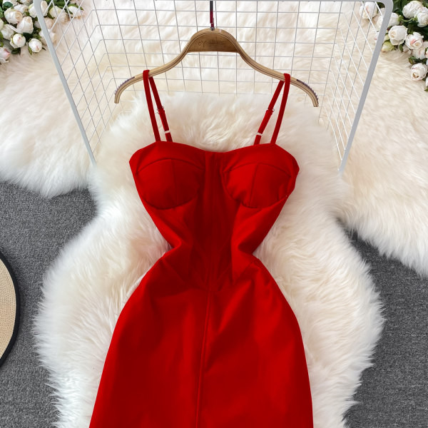 Naiste elegantne kleit reguleeritavate lipsudega