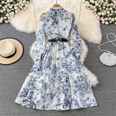 Rochie modernă de primăvară cu curea decupată