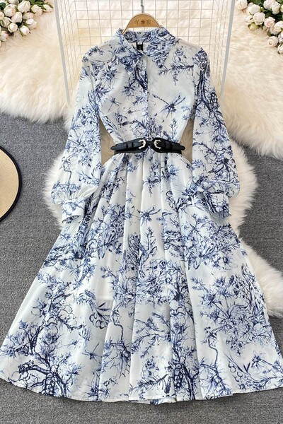 Rochie modernă de primăvară cu curea decupată