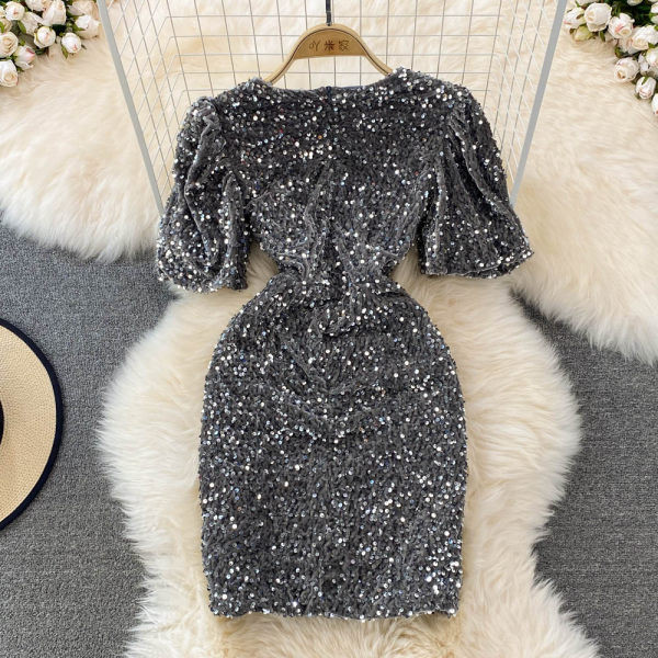 Naiste litrite ja lühikeste varrukatega kleit