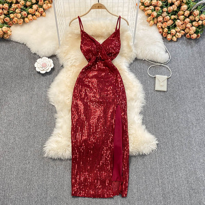 Pikk läikiv kleit õhukeste rihmadega