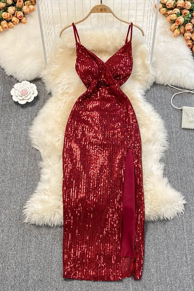 Pikk läikiv kleit õhukeste rihmadega