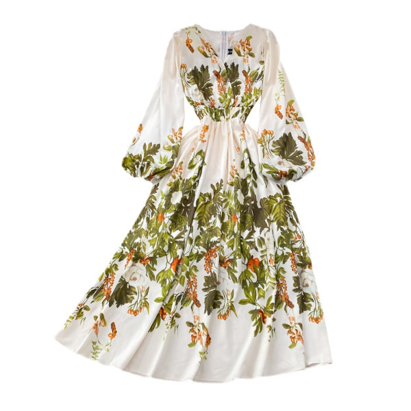 Lillemustri ja spitsikaelusega naiste kleit