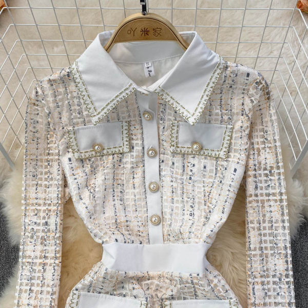 Liibuv naiste kleit elastse vöökohaga