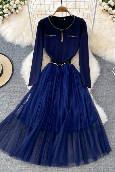 Kevadise lõikega tülliga kleit