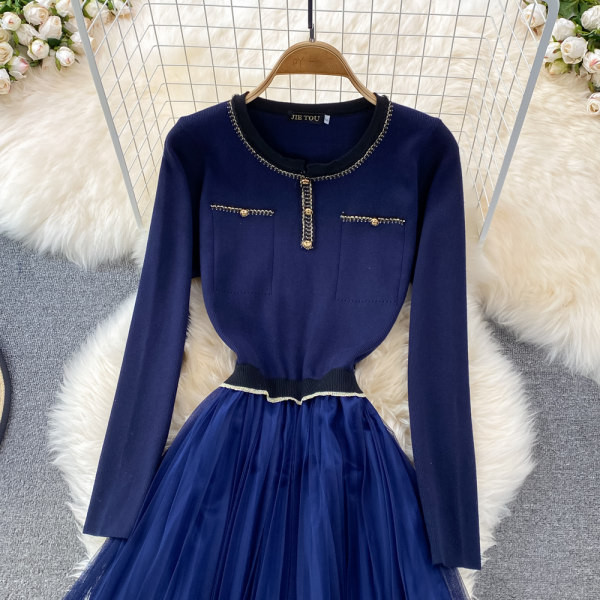 Kevadise lõikega tülliga kleit