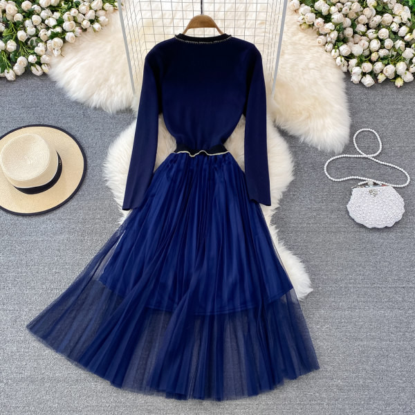 Kevadise lõikega tülliga kleit