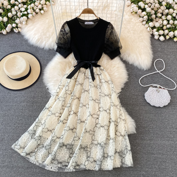 Naiste kleit vöökohal paelaga ja lühikeste varrukatega