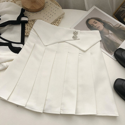 Plisseeritud lühike nööpidega seelik ja kõrge vöökoht