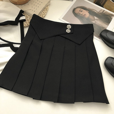 Plisseeritud lühike nööpidega seelik ja kõrge vöökoht