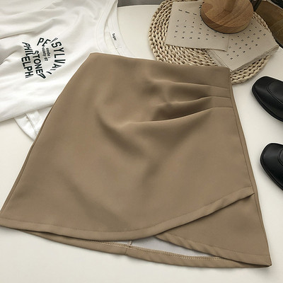 Lühike asümmeetriline kõrge vöökoha ja lukuga seelik