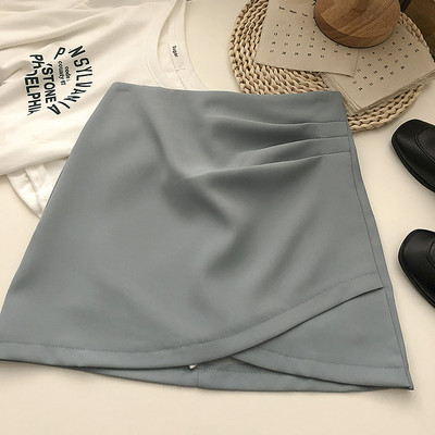 Lühike asümmeetriline kõrge vöökoha ja lukuga seelik