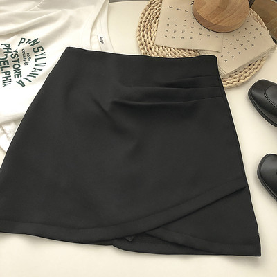 Lühike asümmeetriline kõrge vöökoha ja lukuga seelik