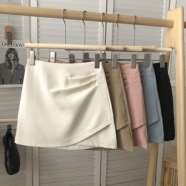 Lühike asümmeetriline kõrge vöökoha ja lukuga seelik