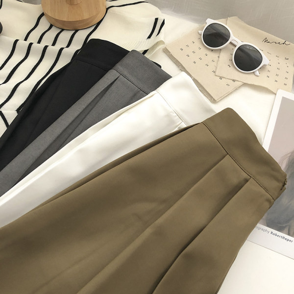 Lühike plisseeritud seelik mitmes värvitoonis