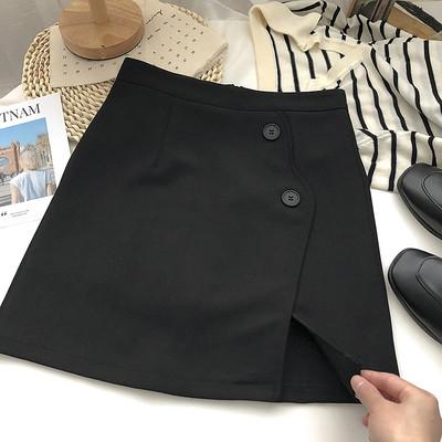 Lühike lõhiku ja nööpidega seelik