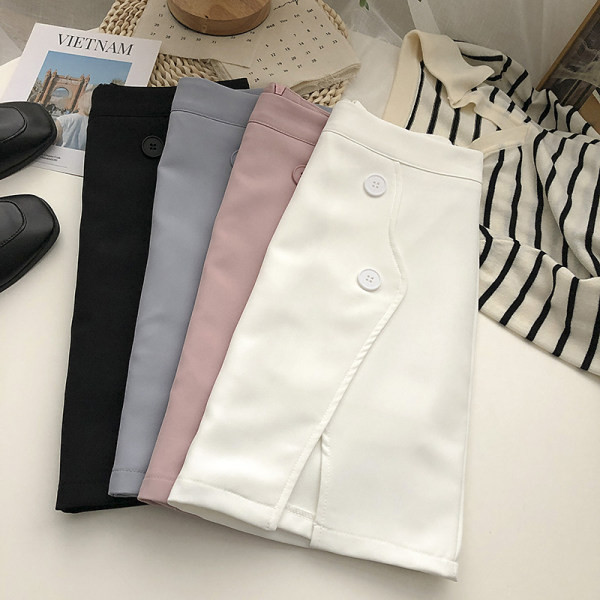 Lühike lõhiku ja nööpidega seelik