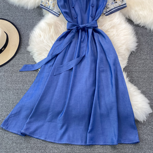 Pikk naiste kleit lühikeste varrukate ja tikanditega