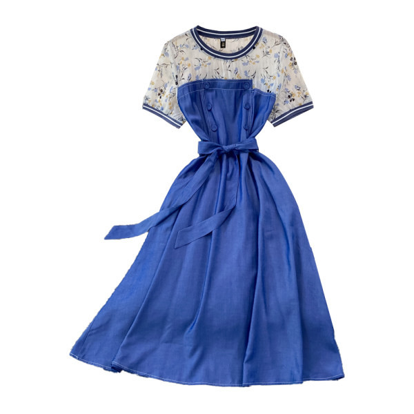 Pikk naiste kleit lühikeste varrukate ja tikanditega