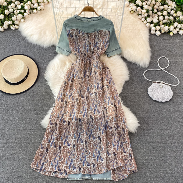 Pikk vabaaja kleit spitsikaelusega