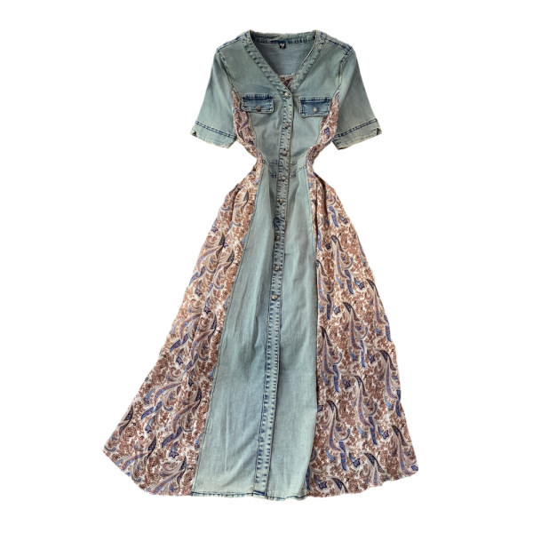 Pikk vabaaja kleit spitsikaelusega