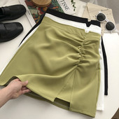 Naiste seelik volditud osa ja kõrge vöökohaga