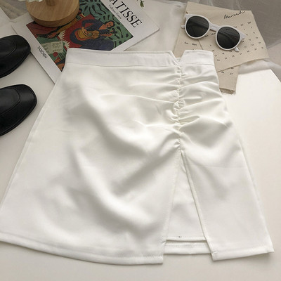 Naiste seelik volditud osa ja kõrge vöökohaga