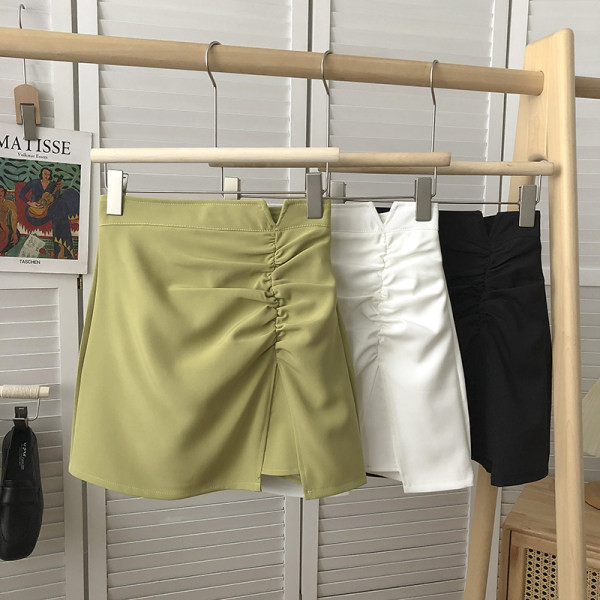 Naiste seelik volditud osa ja kõrge vöökohaga