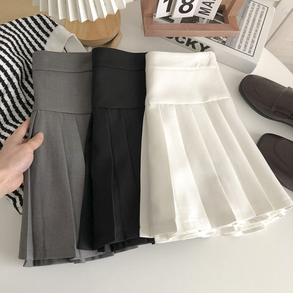 Lühike plisseeritud seelik kolmes värvitoonis