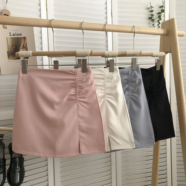 Naiste seelik kõrge vöökoha ja volditud osaga