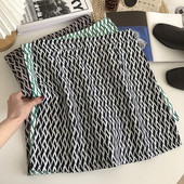 Lühike värvilise mustriga vabaaja seelik