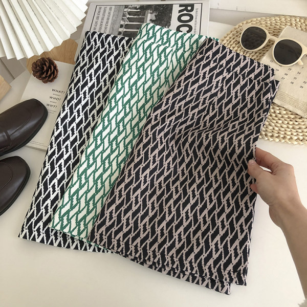 Lühike värvilise mustriga vabaaja seelik