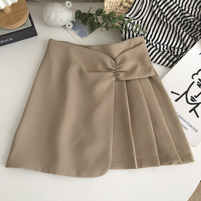 Lühike plisseeritud osaga naiste seelik