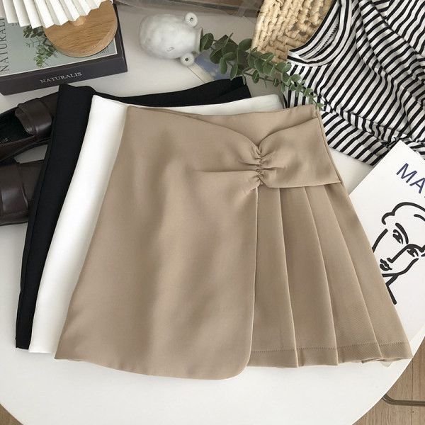 Lühike plisseeritud osaga naiste seelik