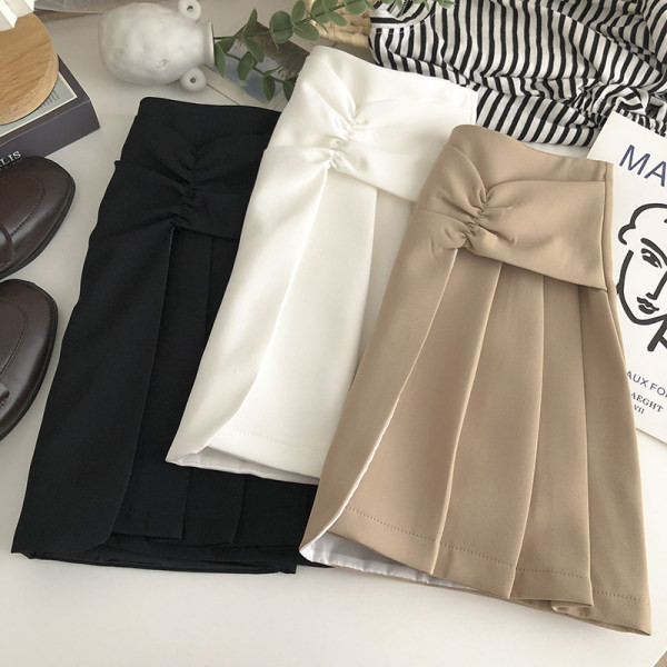 Lühike plisseeritud osaga naiste seelik