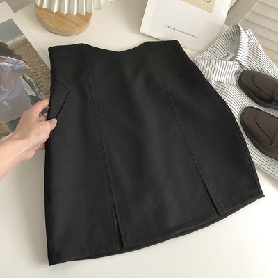 Moodne kõrge vöökoha ja lõhikutega naiste seelik