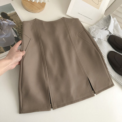 Moodne kõrge vöökoha ja lõhikutega naiste seelik