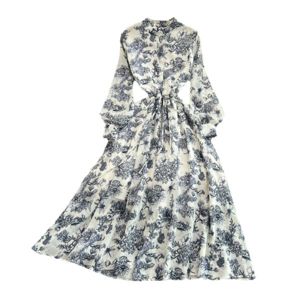 Naiste kevadkleit vöökoha ja nööpkinnitusega