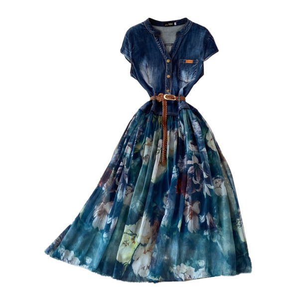 Naiste moodne kleit sinise vööga