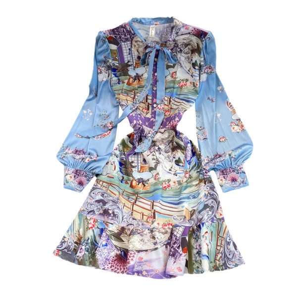 Värvilise mustri ja paelaga naiste kleit