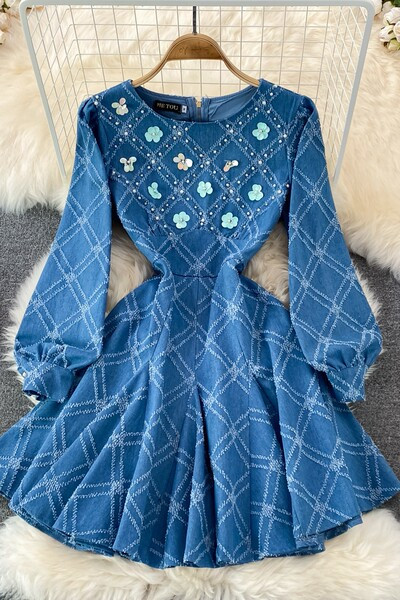 Naiste lõikega dekoratiivkividega kleit