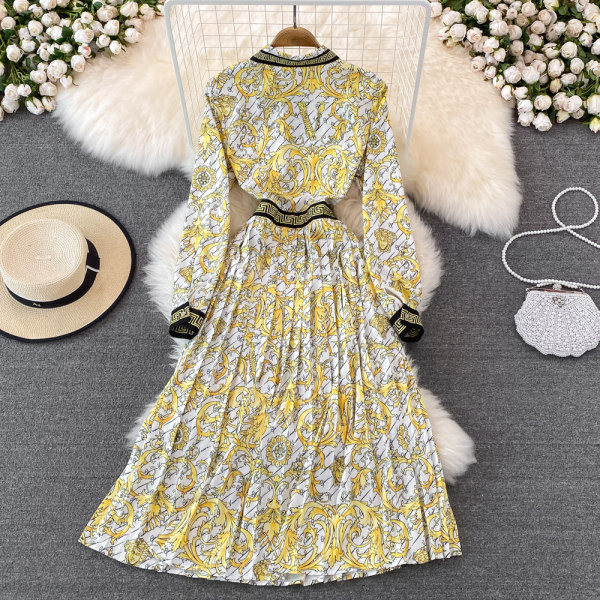 Naiste pikk värviline kleit klassikalise krae ja nööpidega