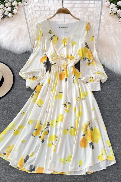 Väljalõigatud lillemustriga kevadkleit