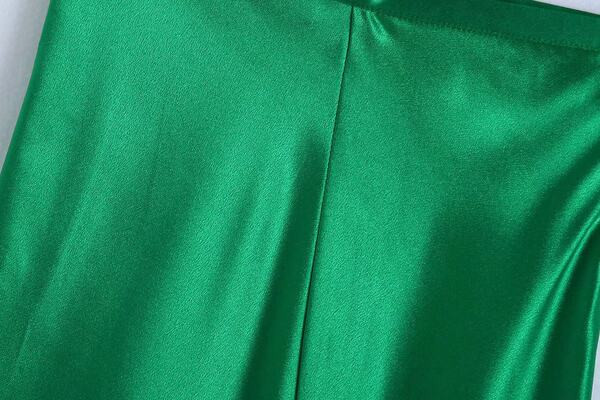 Satiinist pikk seelik kõrge vöökohaga