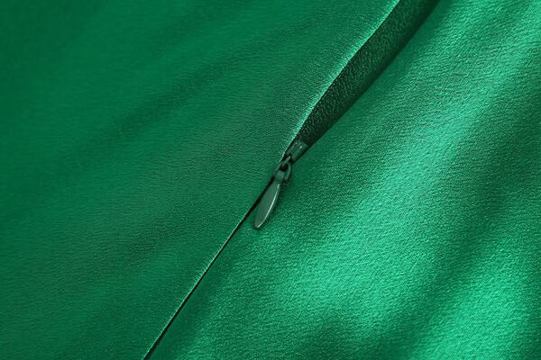 Satiinist pikk seelik kõrge vöökohaga