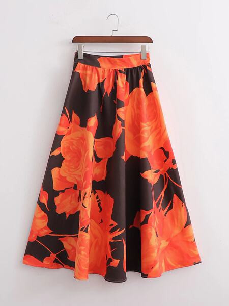 Kõrge vöökoha ja lillemotiividega väljalõigatud naiste seelik